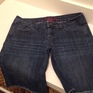 Elle cut off jean shorts